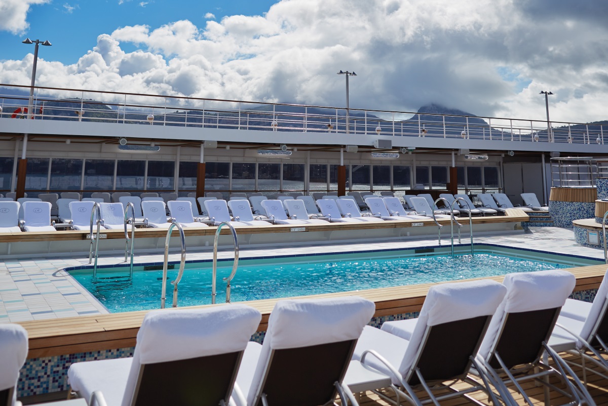 La encantadora piscina del solarium del Seven Seas Mariner (Regent Seven Seas) REGENT SEVEN SEAS CRUISES SEVEN SEAS MARINER REGENT CRUISES LUXURY CRUISES REGEN SEVEN SEAS CRUCEROS DE LUJO REGENT SEVEN SEAS MARINER CRUCEROS RSSC REGENT CRUISES ALASKA LUXURY CRUISES CRUCEROS DE LUJO ALASKA #crucerosdelujo #luxurycruises #crucerosexclusivos #regentsevenseas #regentcruises #rssc #crucerosregent #sevenseasmariner #regentmariner #luxurycruises #crucerosdeluxe #crucerosdelujo #cruceroslujo #crucerosmillonarios #cruiselife #cruises #richpeople #richlife #crucerosexclusivos #crucerospararicos #vacaciones #verano #navidad #ofertasdecruceros #lujo #exclusivo #viajesdelujo #agenciadeviajes #bidaiak #creuers #deluxe #crucerosensuite #onlysuites #suitecruises #luxurysuite #suitevacation #cruisevacation #luxuryvacation #regentsuite #regentcruise #luxe #7seasmariner #7seascruises #crucerosregent7seas #crucerosregent #cruceros7seas #7seasmariner #Pool #Piscina #Solarium